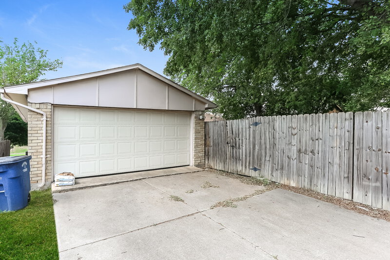 2,170/Mo, 7330 Cloverglen Dr Dallas, TX 75249 Garage View