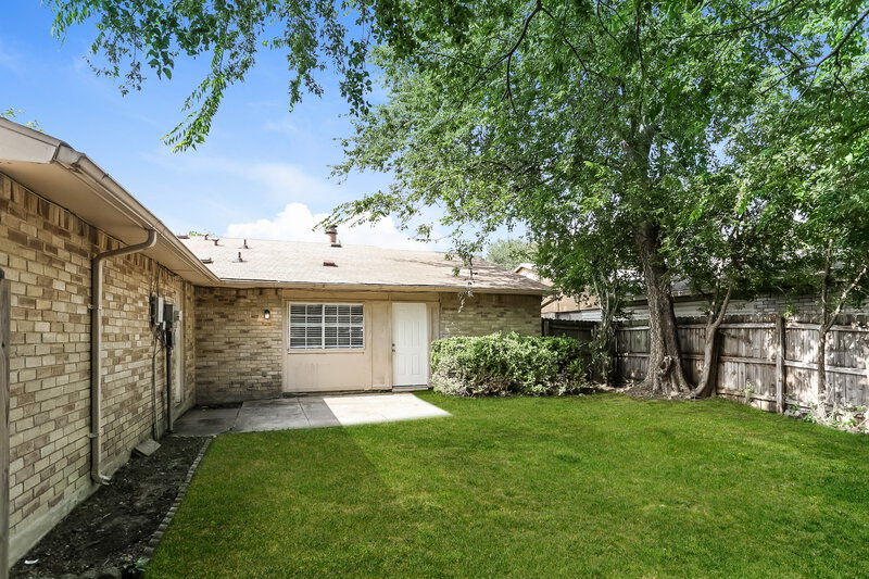 2,170/Mo, 7330 Cloverglen Dr Dallas, TX 75249 Rear View 2