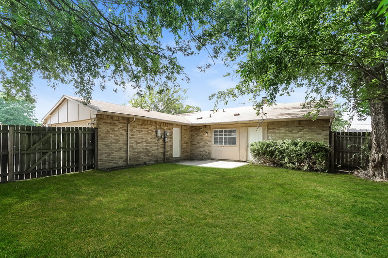 2,170/Mo, 7330 Cloverglen Dr Dallas, TX 75249 Rear View 3