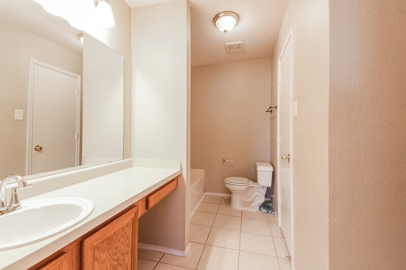 1,875/Mo, 12239 Ortega St Dallas, TX 75253 Main Bathroom View