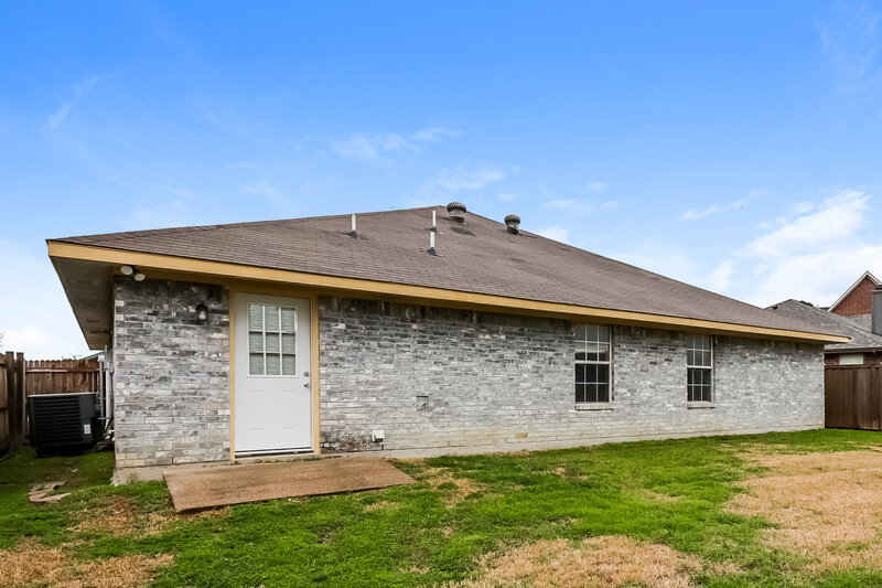 1,970/Mo, 321 Peachtree Lane Princeton, TX 75407 Rear View