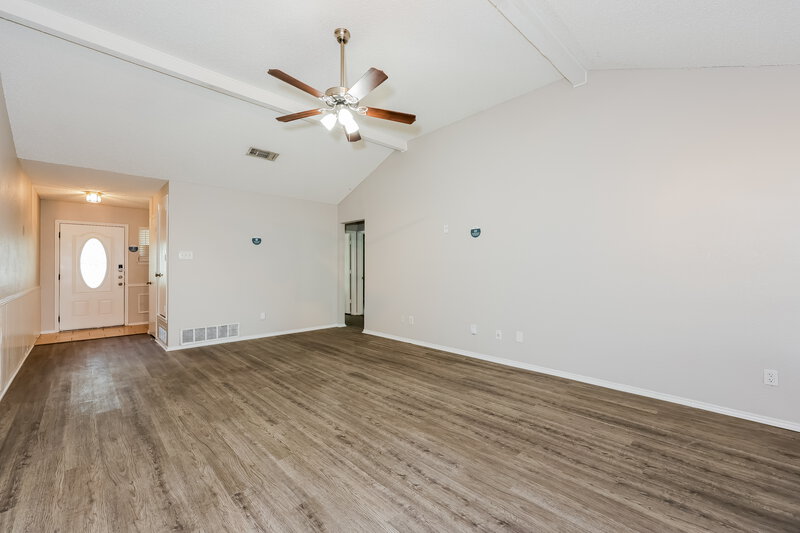 2,160/Mo, 1104 Havenbrook Dr Arlington, TX 76001 Living Room View 2
