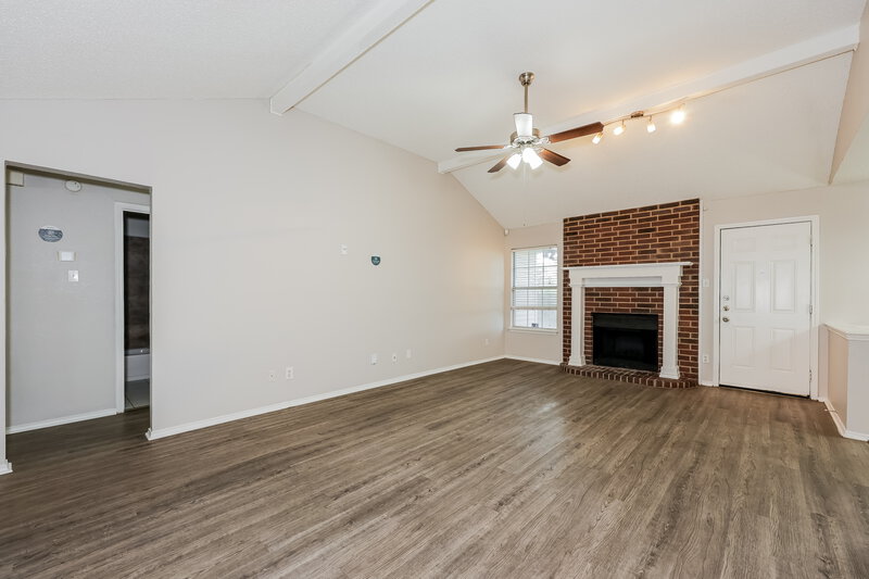 2,160/Mo, 1104 Havenbrook Dr Arlington, TX 76001 Living Room View 3