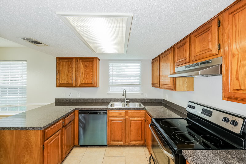 2,160/Mo, 1104 Havenbrook Dr Arlington, TX 76001 Kitchen View 2