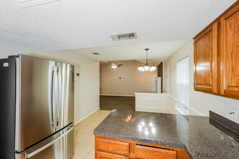 2,160/Mo, 1104 Havenbrook Dr Arlington, TX 76001 Kitchen View 3