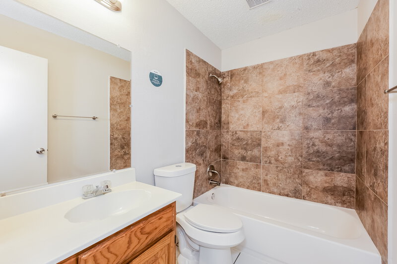 2,160/Mo, 1104 Havenbrook Dr Arlington, TX 76001 Bathroom View