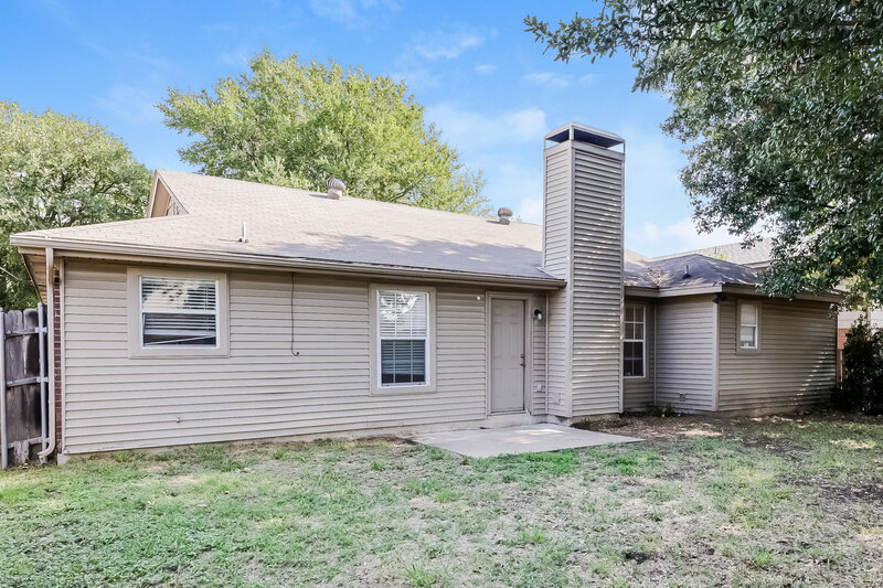 2,160/Mo, 1104 Havenbrook Dr Arlington, TX 76001 Rear View