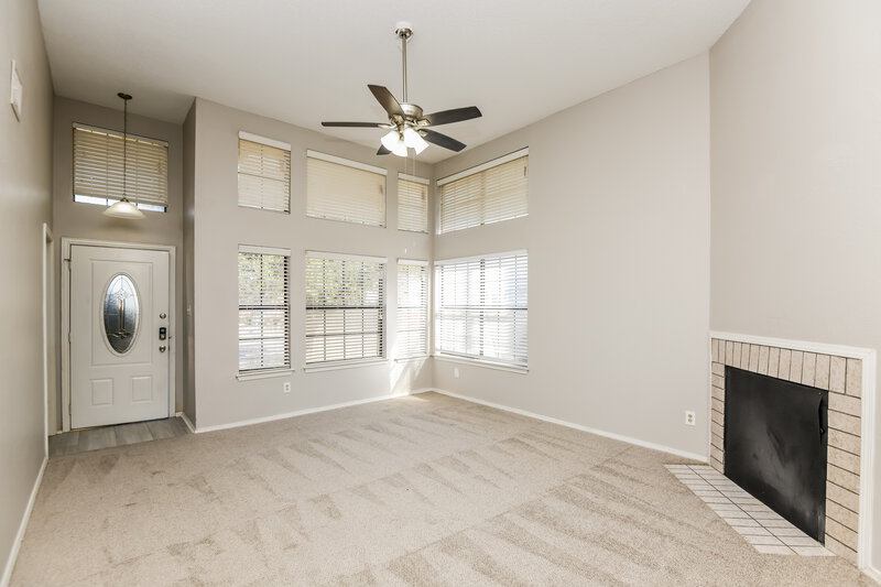 2,035/Mo, 910 Galaxy Dr Arlington, TX 76001 Living Room View