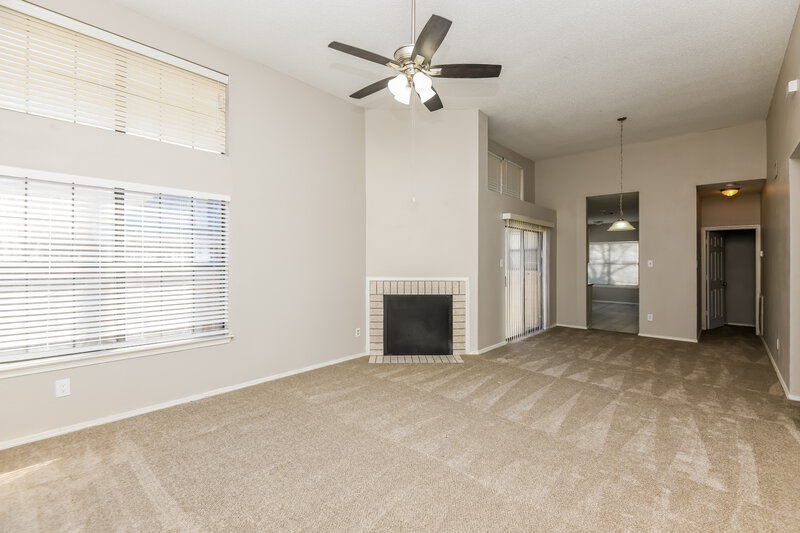 2,035/Mo, 910 Galaxy Dr Arlington, TX 76001 Living Room View 2
