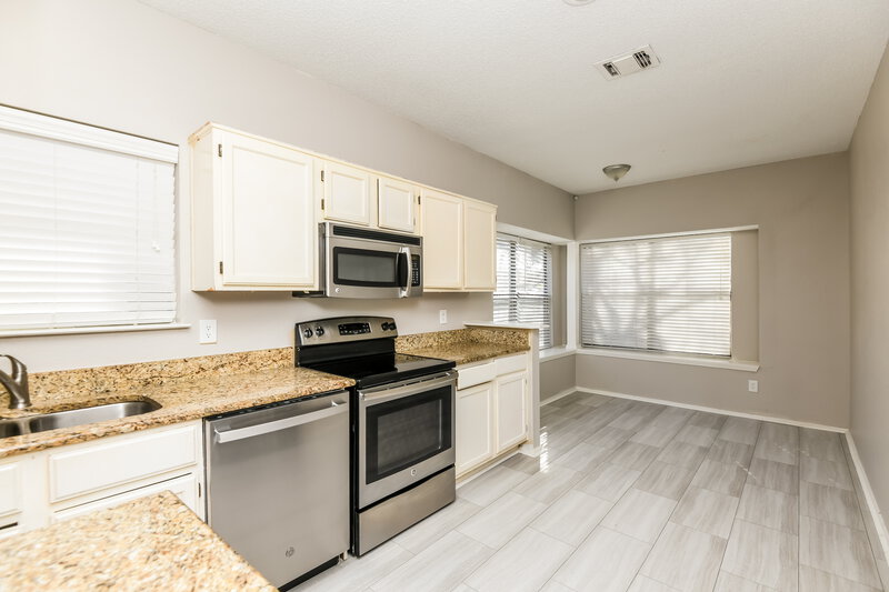 2,035/Mo, 910 Galaxy Dr Arlington, TX 76001 Kitchen View 2
