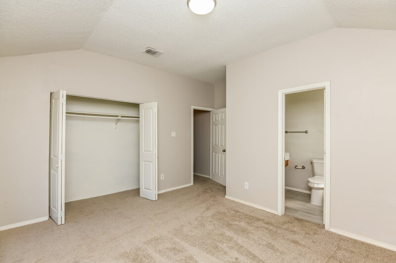 2,035/Mo, 910 Galaxy Dr Arlington, TX 76001 Main Bedroom View 2