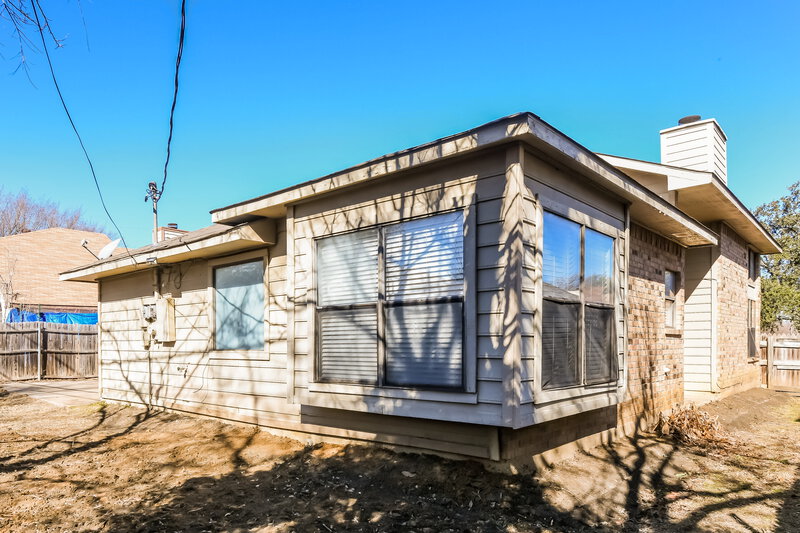 2,035/Mo, 910 Galaxy Dr Arlington, TX 76001 Rear View