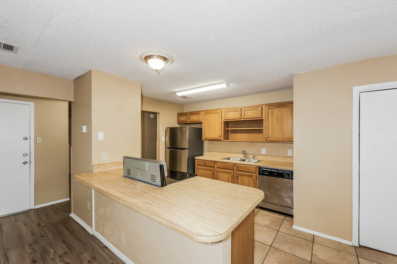 1,965/Mo, 6109 Springwood Dr Arlington, TX 76001 Kitchen View