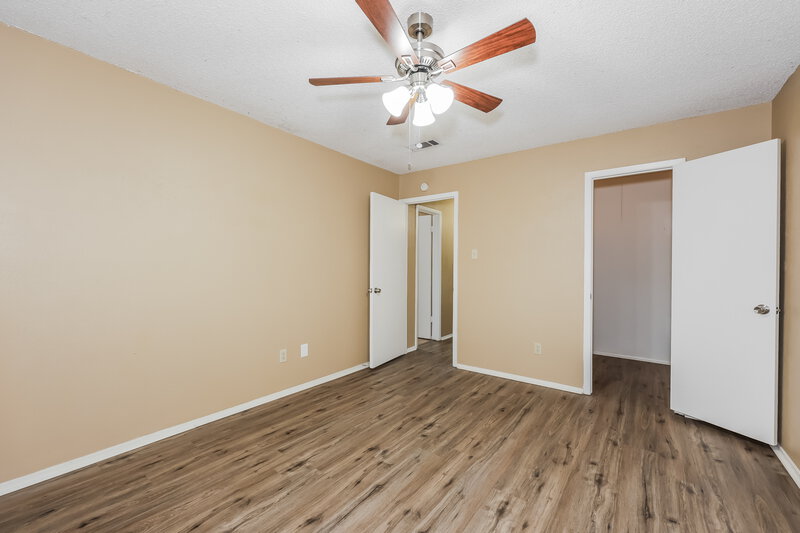 1,965/Mo, 6109 Springwood Dr Arlington, TX 76001 Main Bedroom View 2