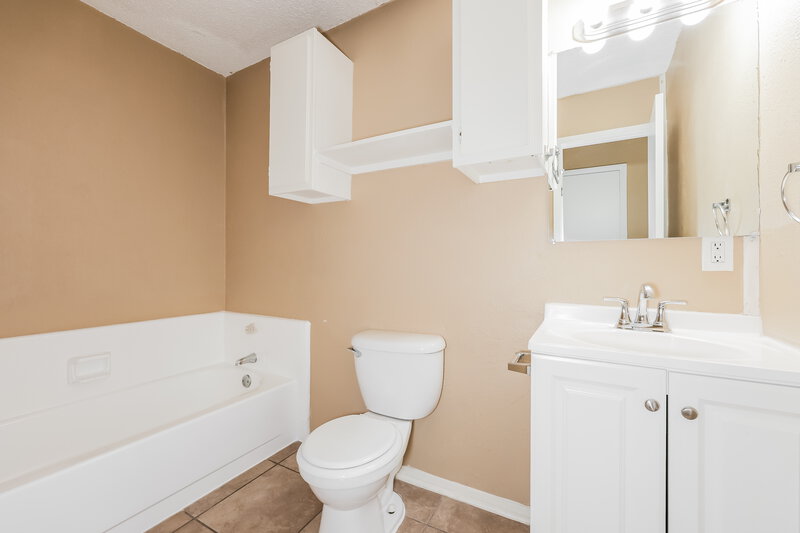 1,965/Mo, 6109 Springwood Dr Arlington, TX 76001 Bathroom View