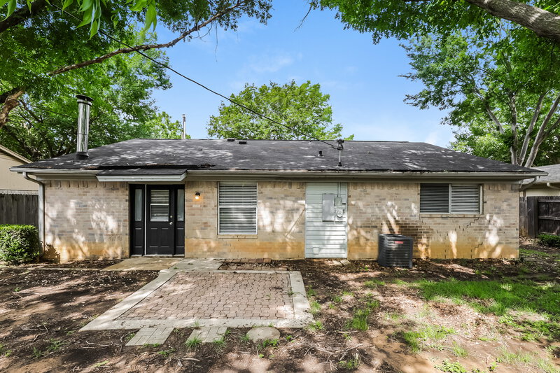 1,965/Mo, 6109 Springwood Dr Arlington, TX 76001 Rear View