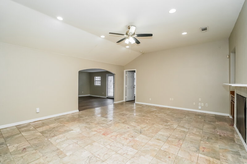 2,295/Mo, 426 Rifleman Trail Arlington, TX 76002 Living Room View