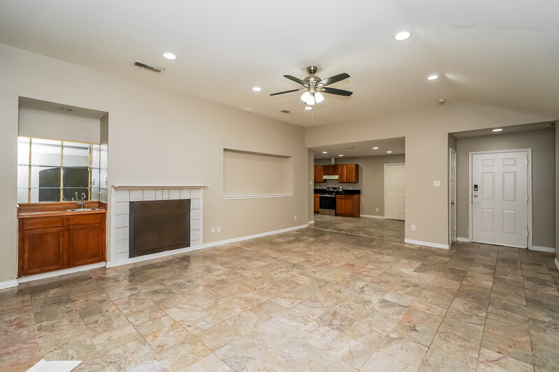 2,295/Mo, 426 Rifleman Trail Arlington, TX 76002 Living Room View 2