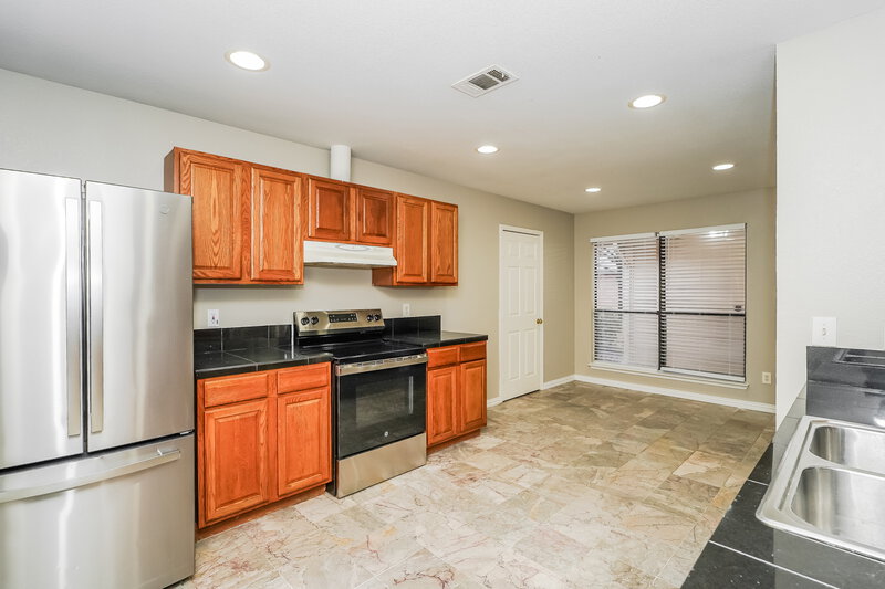 2,295/Mo, 426 Rifleman Trail Arlington, TX 76002 Kitchen View