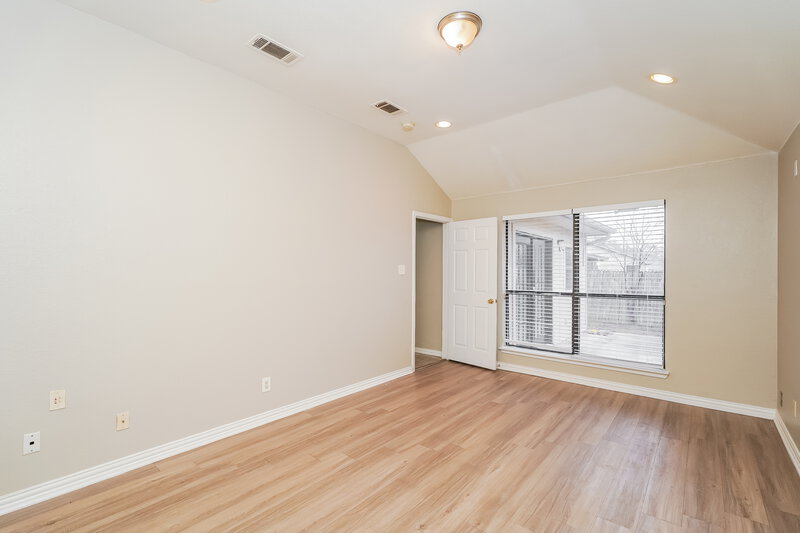 2,295/Mo, 426 Rifleman Trail Arlington, TX 76002 Main Bedroom View 2