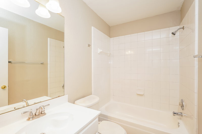 2,295/Mo, 426 Rifleman Trail Arlington, TX 76002 Bathroom View