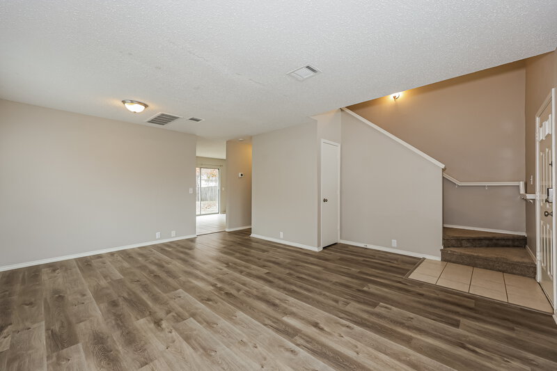 2,325/Mo, 6736 Meadowcrest Dr Arlington, TX 76002 Living Room View