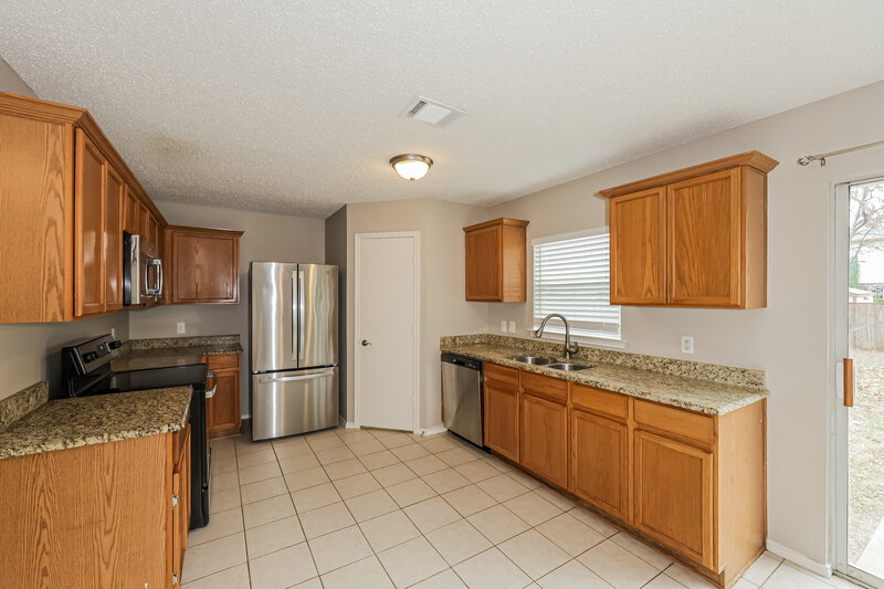 2,325/Mo, 6736 Meadowcrest Dr Arlington, TX 76002 Kitchen View 2