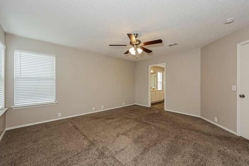 2,325/Mo, 6736 Meadowcrest Dr Arlington, TX 76002 Main Bedroom View 2