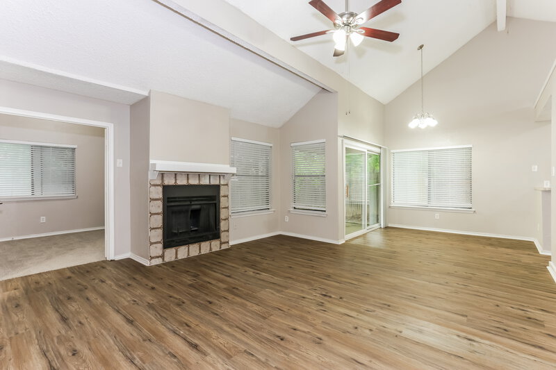 1,885/Mo, 6306 Pilgrim Ln Arlington, TX 76002 Living Room View