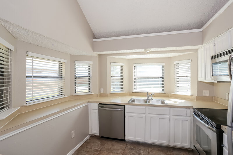 1,885/Mo, 6306 Pilgrim Ln Arlington, TX 76002 Kitchen View 3