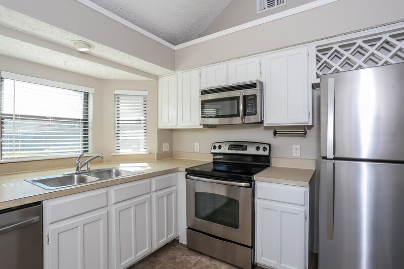 1,885/Mo, 6306 Pilgrim Ln Arlington, TX 76002 Kitchen View 4