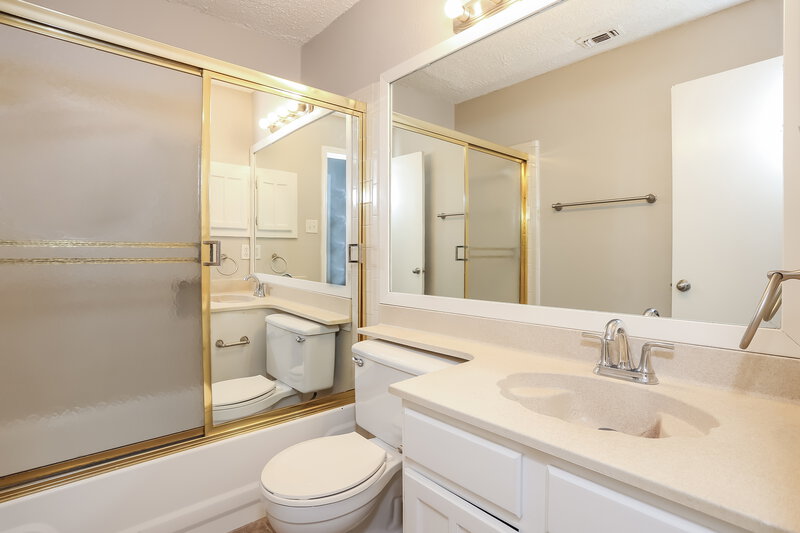1,885/Mo, 6306 Pilgrim Ln Arlington, TX 76002 Bathroom View