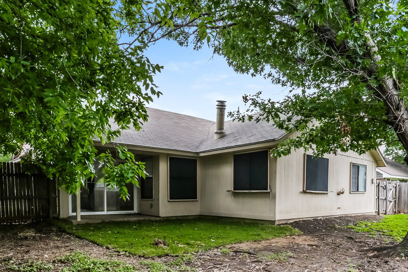 1,885/Mo, 6306 Pilgrim Ln Arlington, TX 76002 Rear View 2