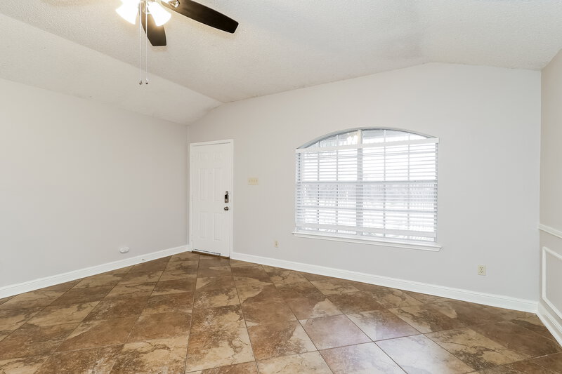 2,195/Mo, 6522 Nellie Dr Arlington, TX 76002 Living Room View 2