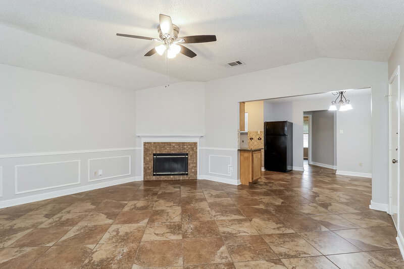 2,195/Mo, 6522 Nellie Dr Arlington, TX 76002 Living Room View 3