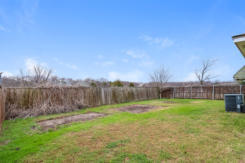 2,195/Mo, 6522 Nellie Dr Arlington, TX 76002 Backyard View