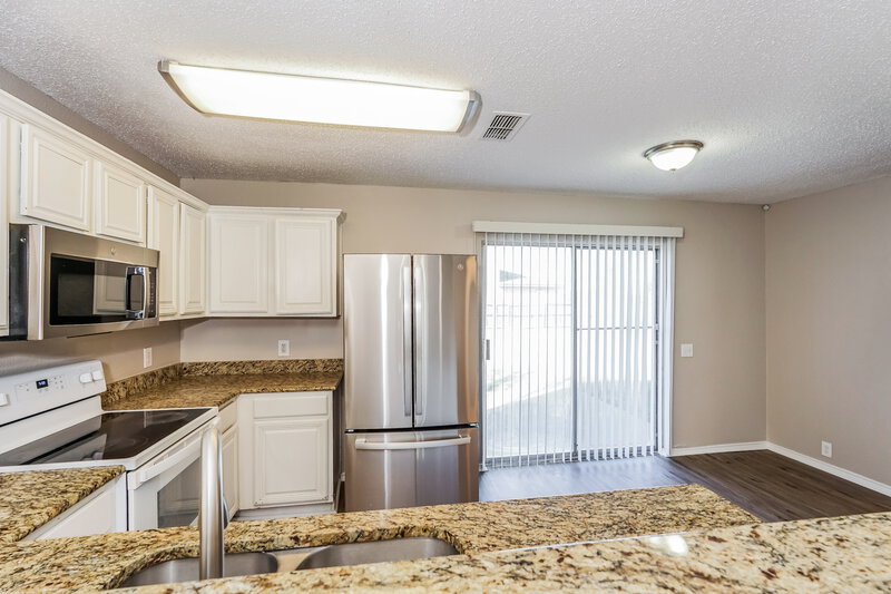 2,255/Mo, 7016 Edmundson Dr Arlington, TX 76002 Kitchen View 2