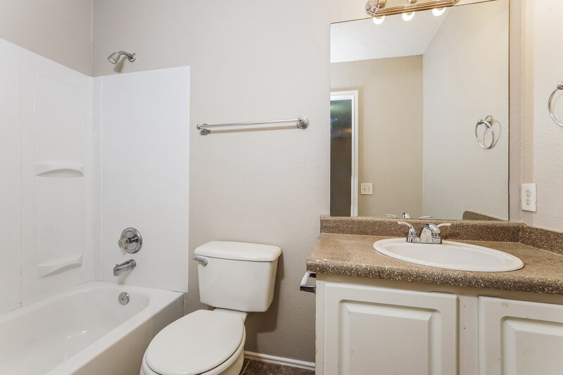 2,255/Mo, 7016 Edmundson Dr Arlington, TX 76002 Bathroom View