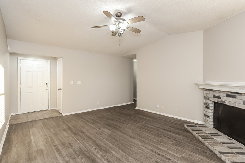 1,870/Mo, 6404 Liberty Trail Arlington, TX 76002 Living Room View