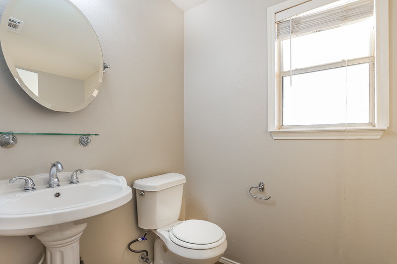 1,870/Mo, 6404 Liberty Trail Arlington, TX 76002 Main Bathroom View