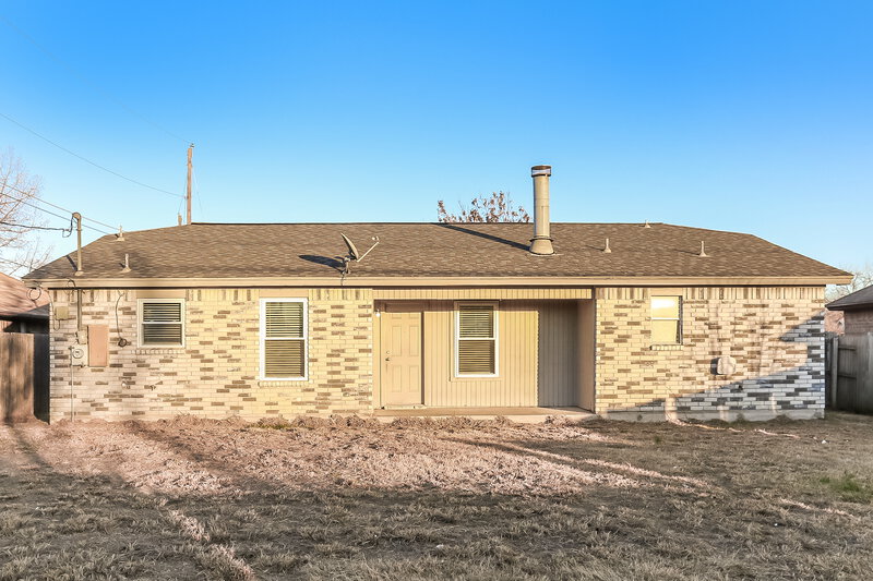 1,870/Mo, 6404 Liberty Trail Arlington, TX 76002 Rear View