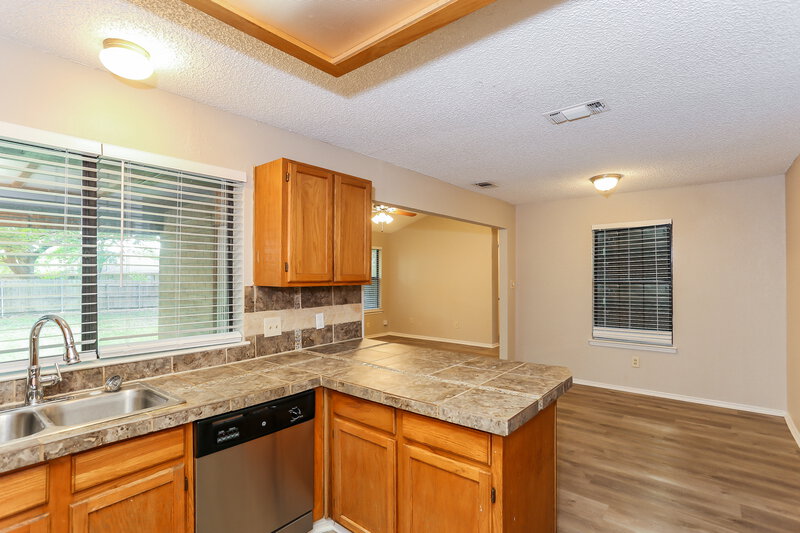 2,155/Mo, 6217 Gettysburg Dr Arlington, TX 76002 Kitchen View 3