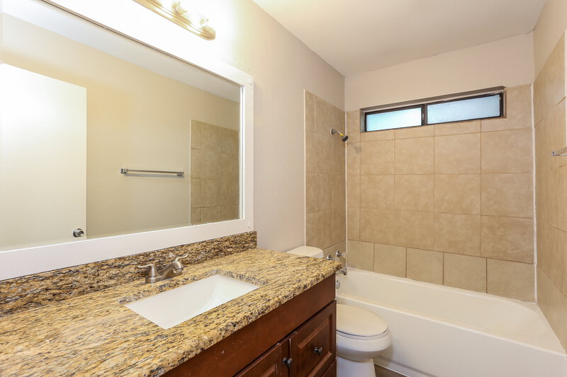 2,155/Mo, 6217 Gettysburg Dr Arlington, TX 76002 Main Bathroom View