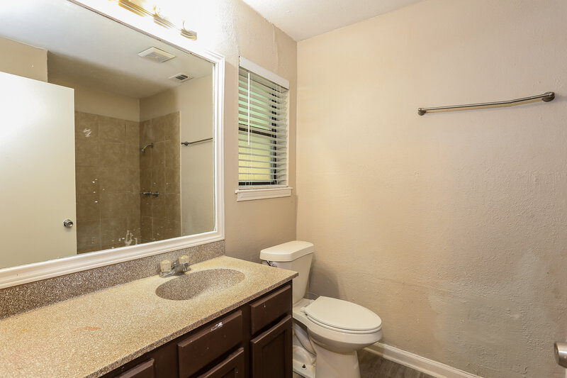 2,155/Mo, 6217 Gettysburg Dr Arlington, TX 76002 Bathroom View