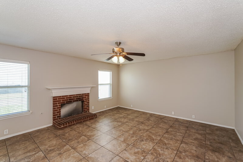 2,230/Mo, 7001 Baybridge Dr Arlington, TX 76002 Living Room View