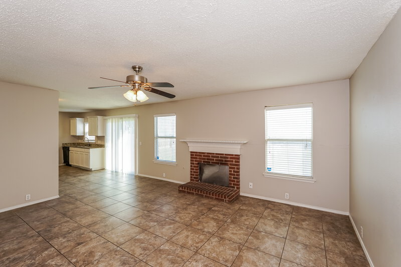 2,230/Mo, 7001 Baybridge Dr Arlington, TX 76002 Living Room View 2