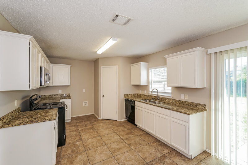 2,230/Mo, 7001 Baybridge Dr Arlington, TX 76002 Kitchen View