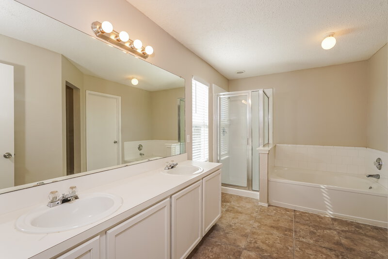 2,230/Mo, 7001 Baybridge Dr Arlington, TX 76002 Main Bathroom View