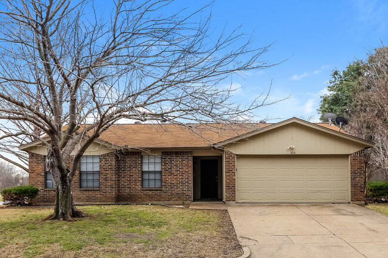 1,950/Mo, 306 Freedom Ln Arlington, TX 76002 External View