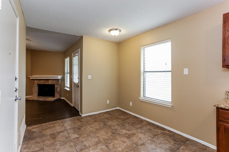 1,950/Mo, 306 Freedom Ln Arlington, TX 76002 Dining Room View